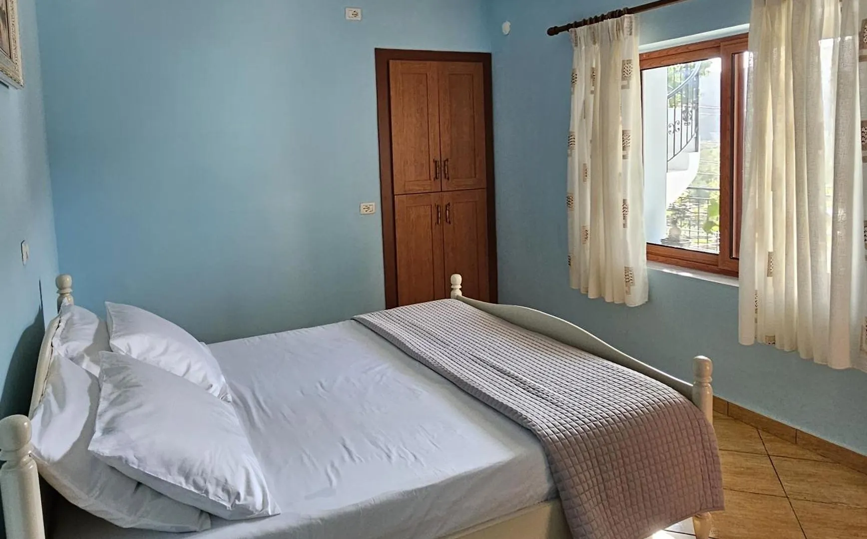 Veronika Apartments Qeparo