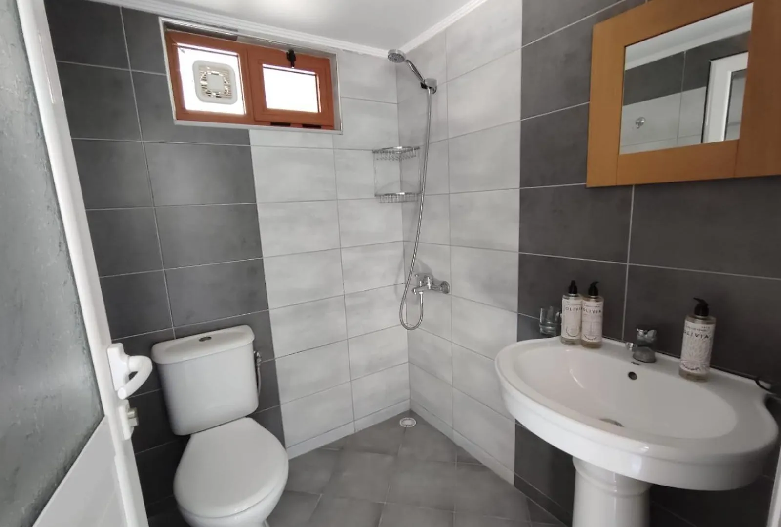Veronika Apartments Qeparo