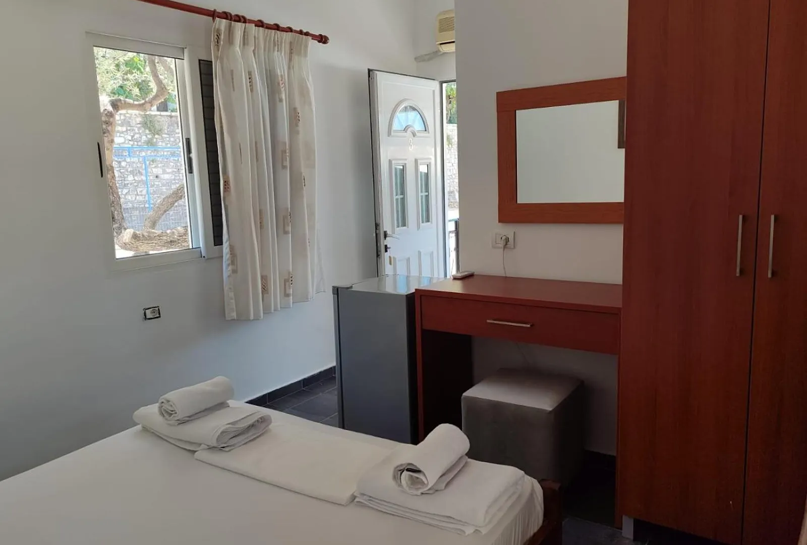 Veronika Apartments Qeparo