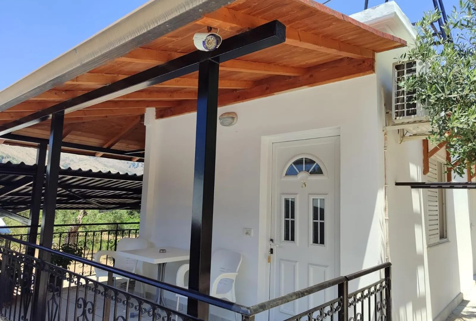 Veronika Apartments Qeparo
